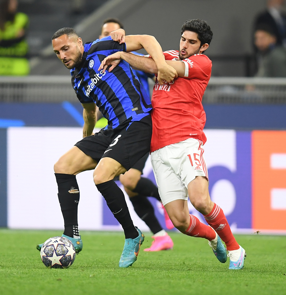 背靠背与长 背靠背与长